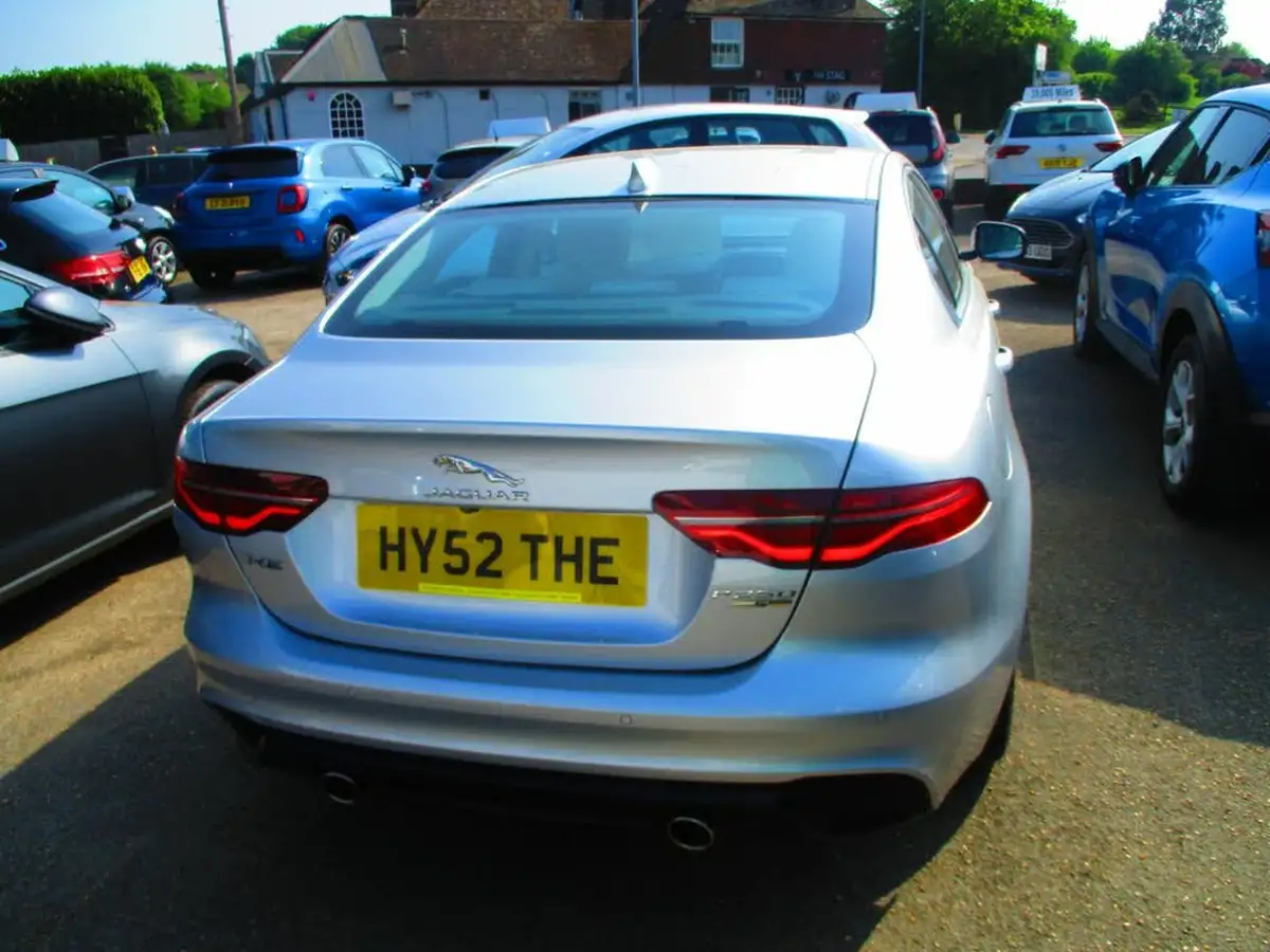 2020-jaguar-xe-20i-s-big-4