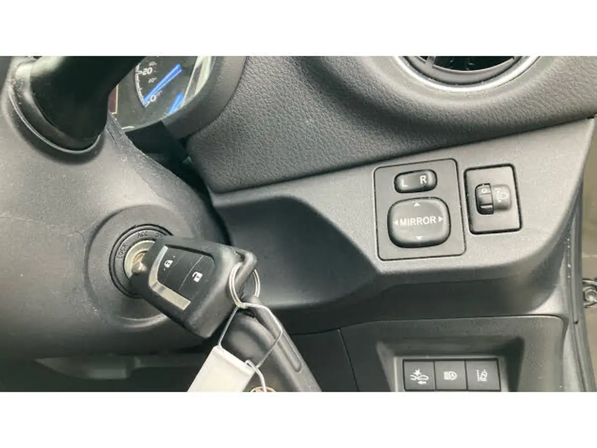 2020-toyota-yaris-15-vvt-i-y20-111bhp-1496cc-big-30