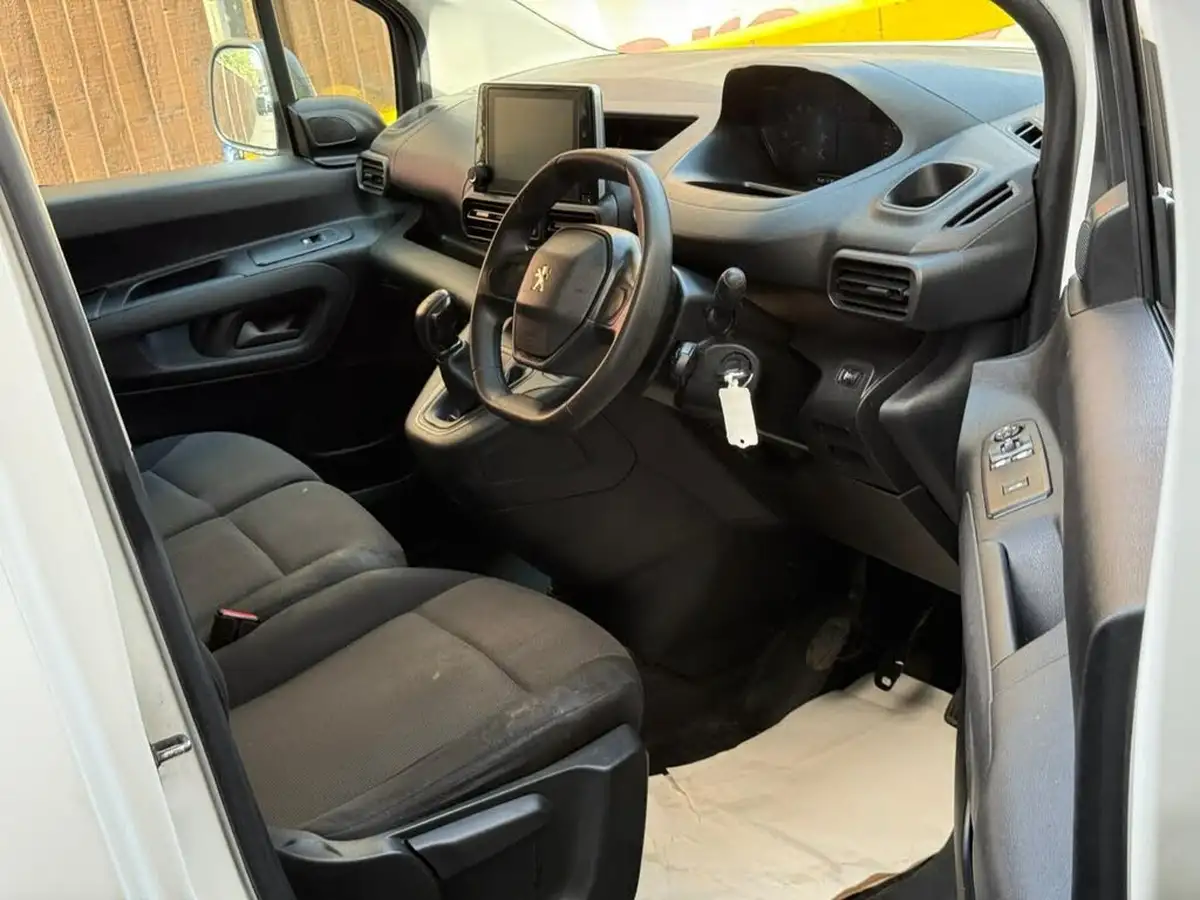2020-peugeot-partner-15-bluehdi-1000-professional-100ps-eu6dt-panel-big-8