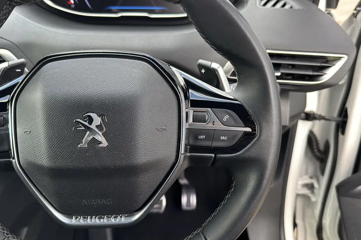 2023-peugeot-3008-suv-12-puretech-allure-premium-eat8-big-16