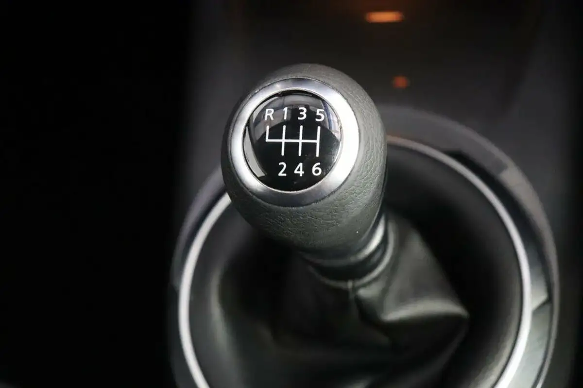 2021-nissan-juke-10-dig-t-visia-big-24