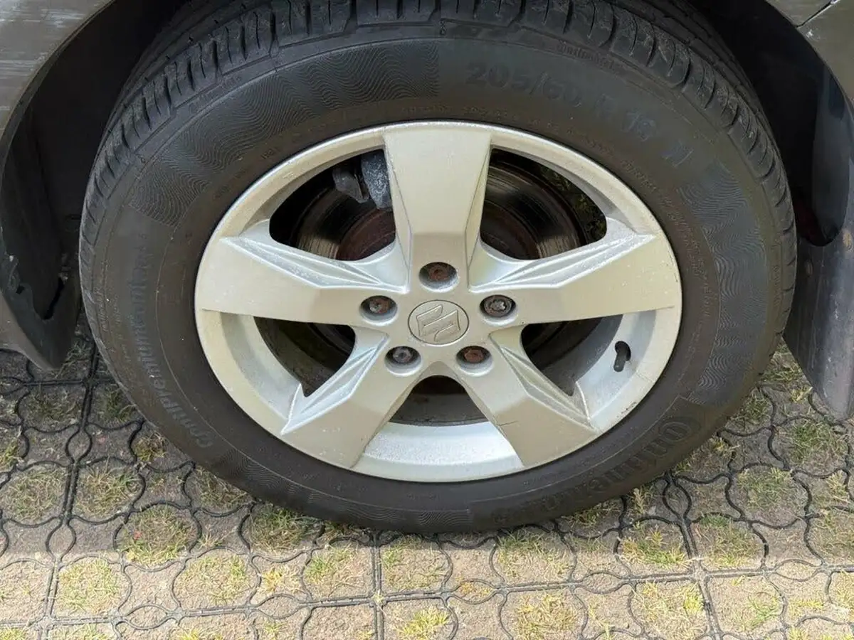 2013-suzuki-sx4-big-28