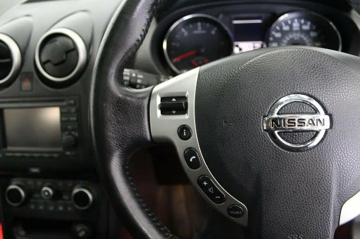 2013-nissan-qashqai2-15td-360-big-37