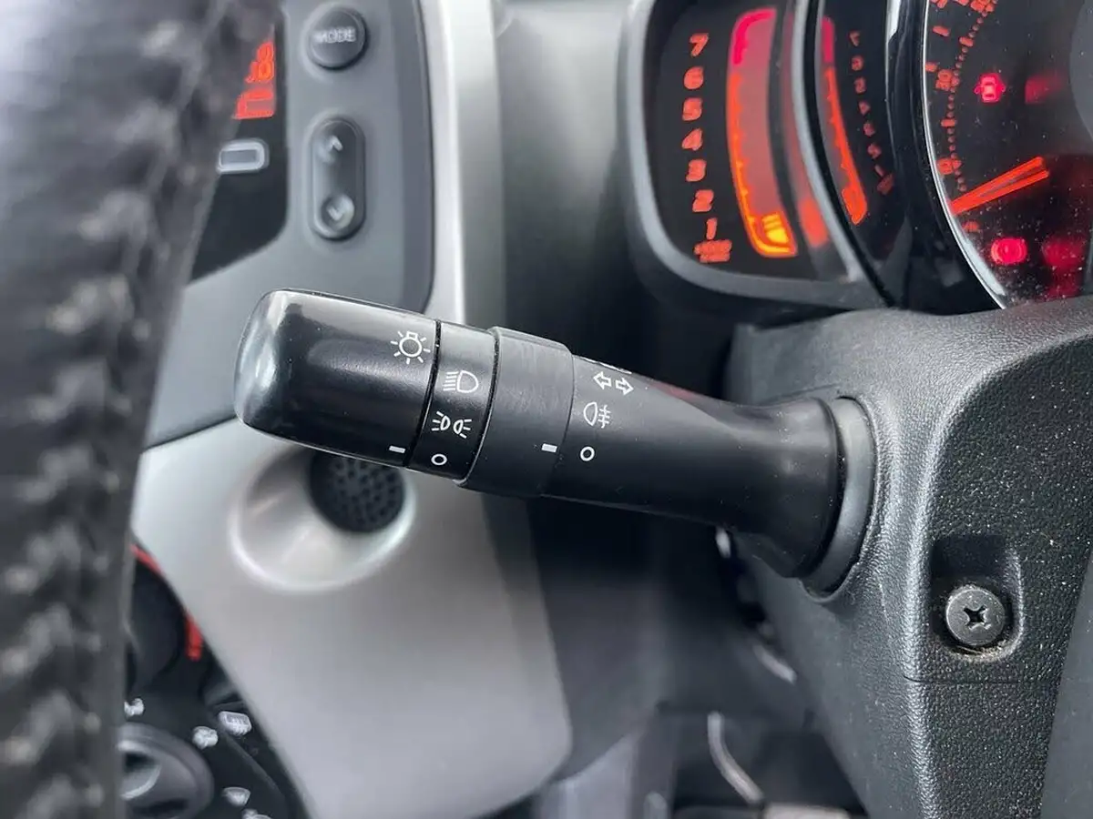 2015-toyota-aygo-10-vvt-i-x-play-3d-big-48