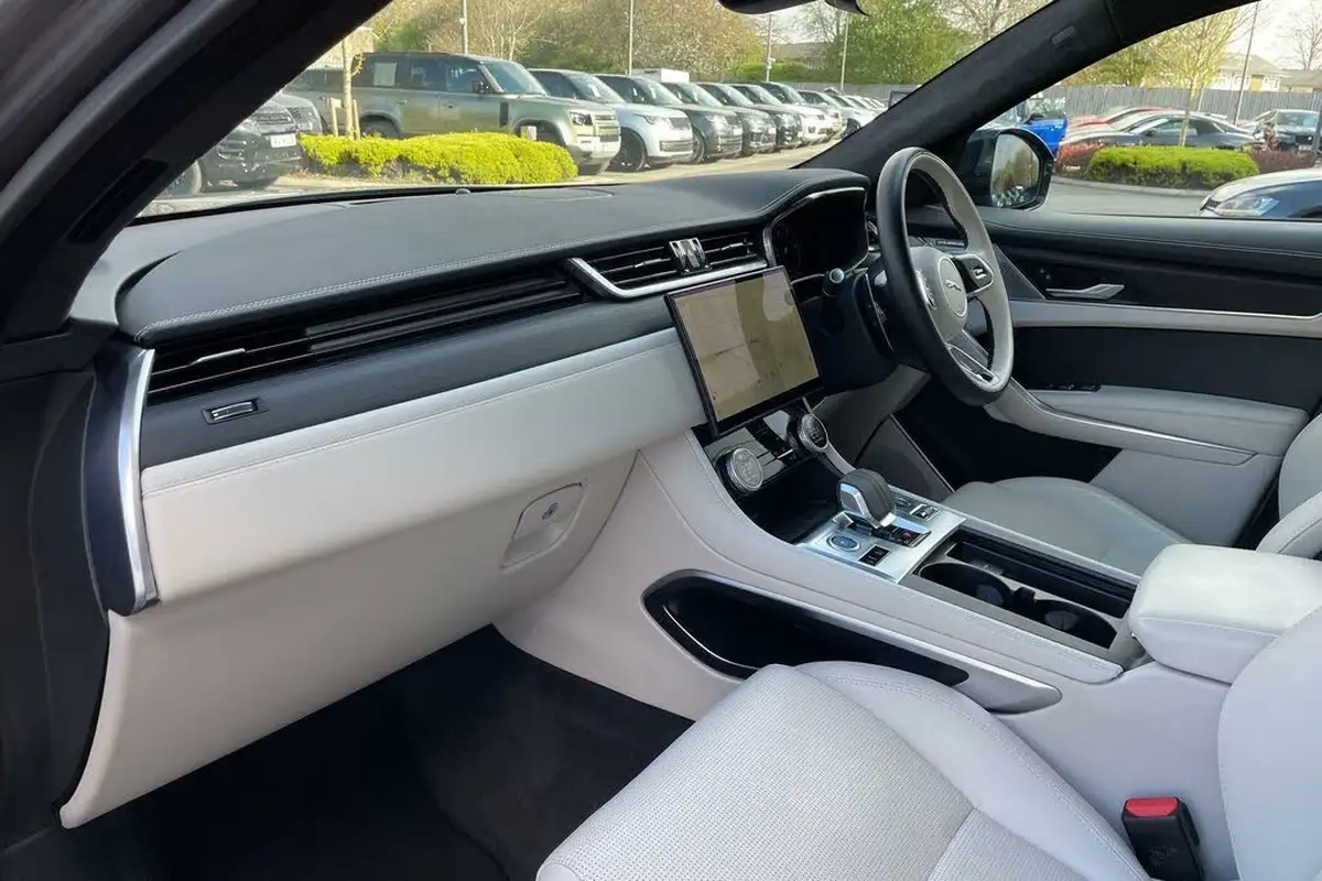 2023-jaguar-f-pace-20-d200-r-dynamic-hse-black-big-51