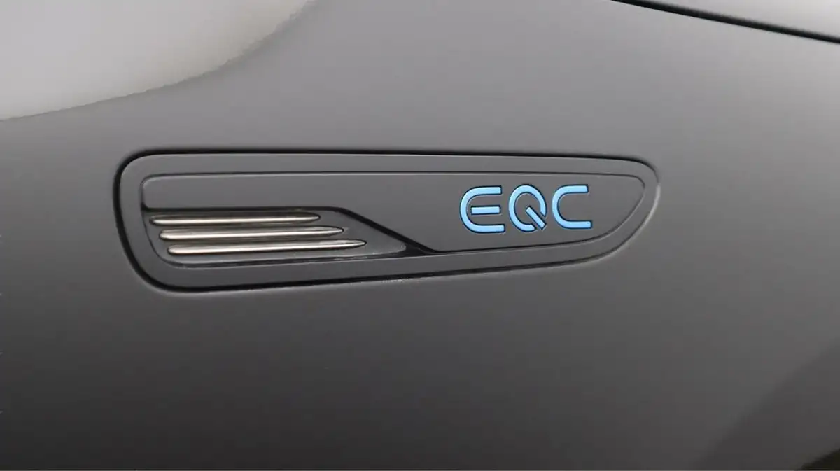 2021-mercedes-benz-eqc-e-eqc-400-amg-line-big-22