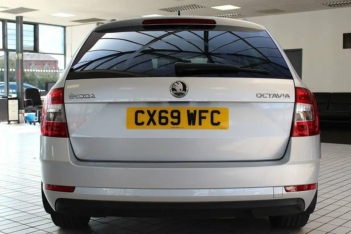 2019-skoda-octavia-20tdi-se-l-estate-big-11