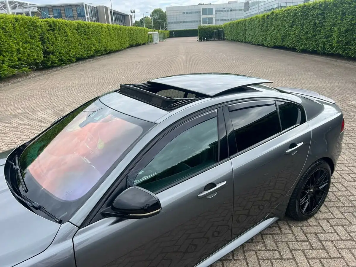2016-jaguar-xe-20i-r-sport-240ps-big-43