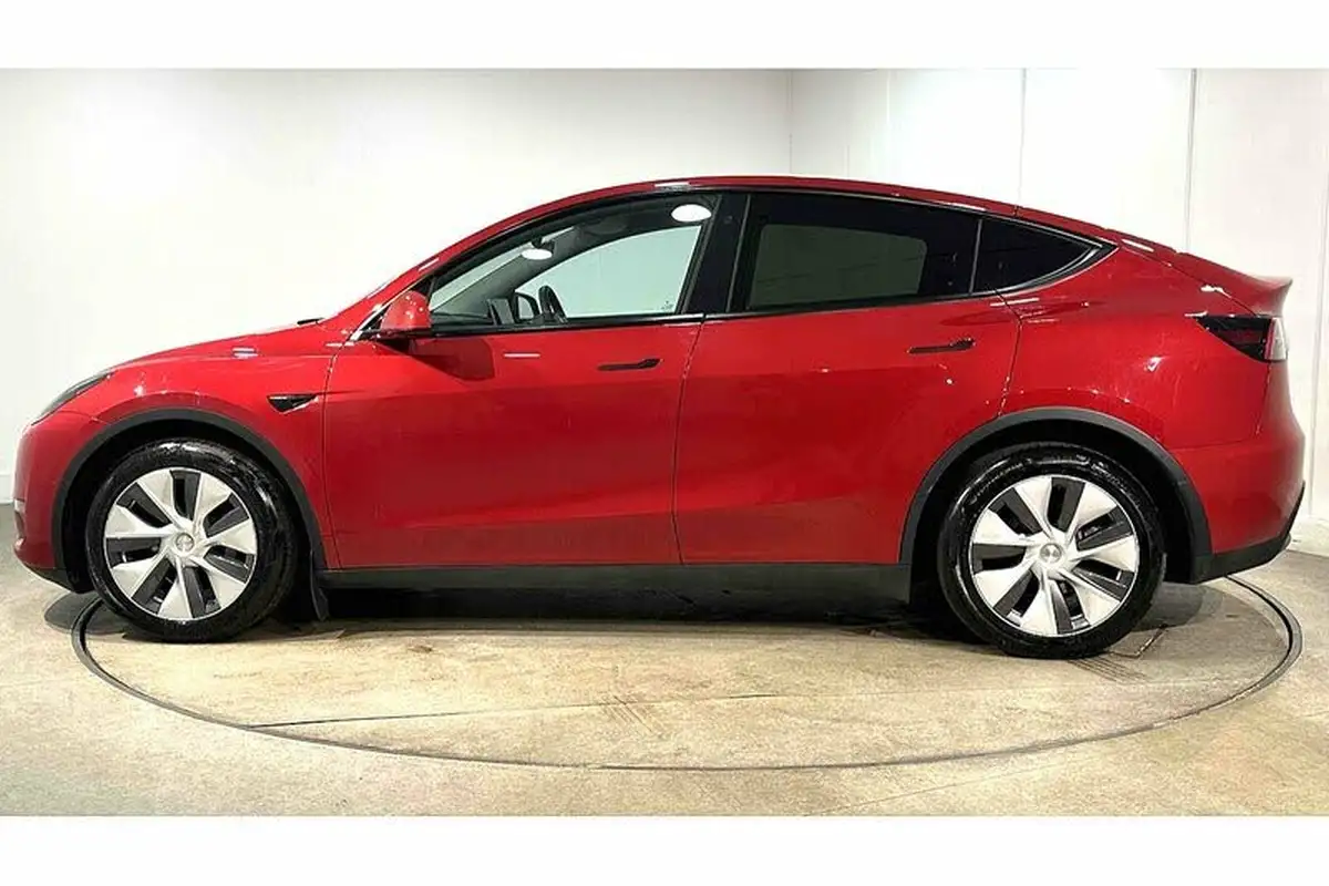 2022-tesla-model-y-e-long-range-big-4