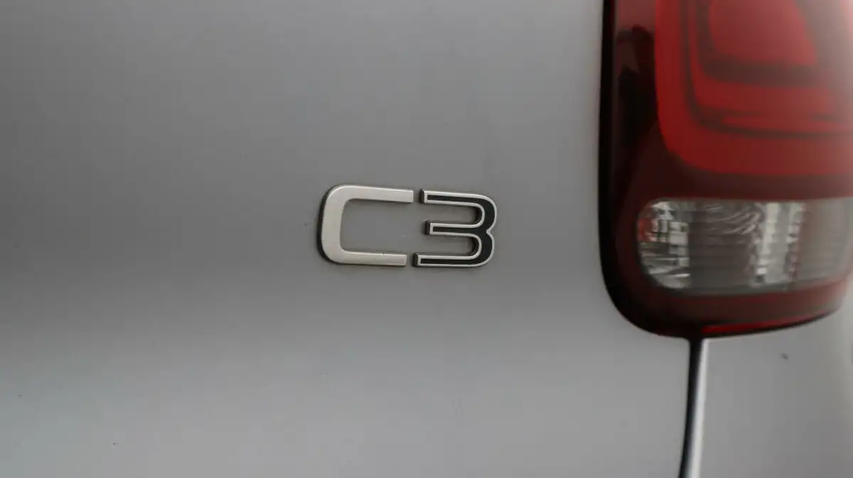 2020-citroen-c3-12-puretech-flair-plus-110ps-eat6-big-21