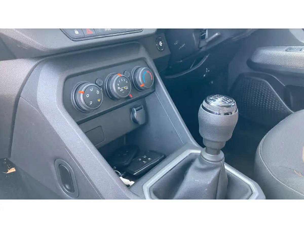 2024-dacia-sandero-stepway-10-tce-expression-90bhp-big-12