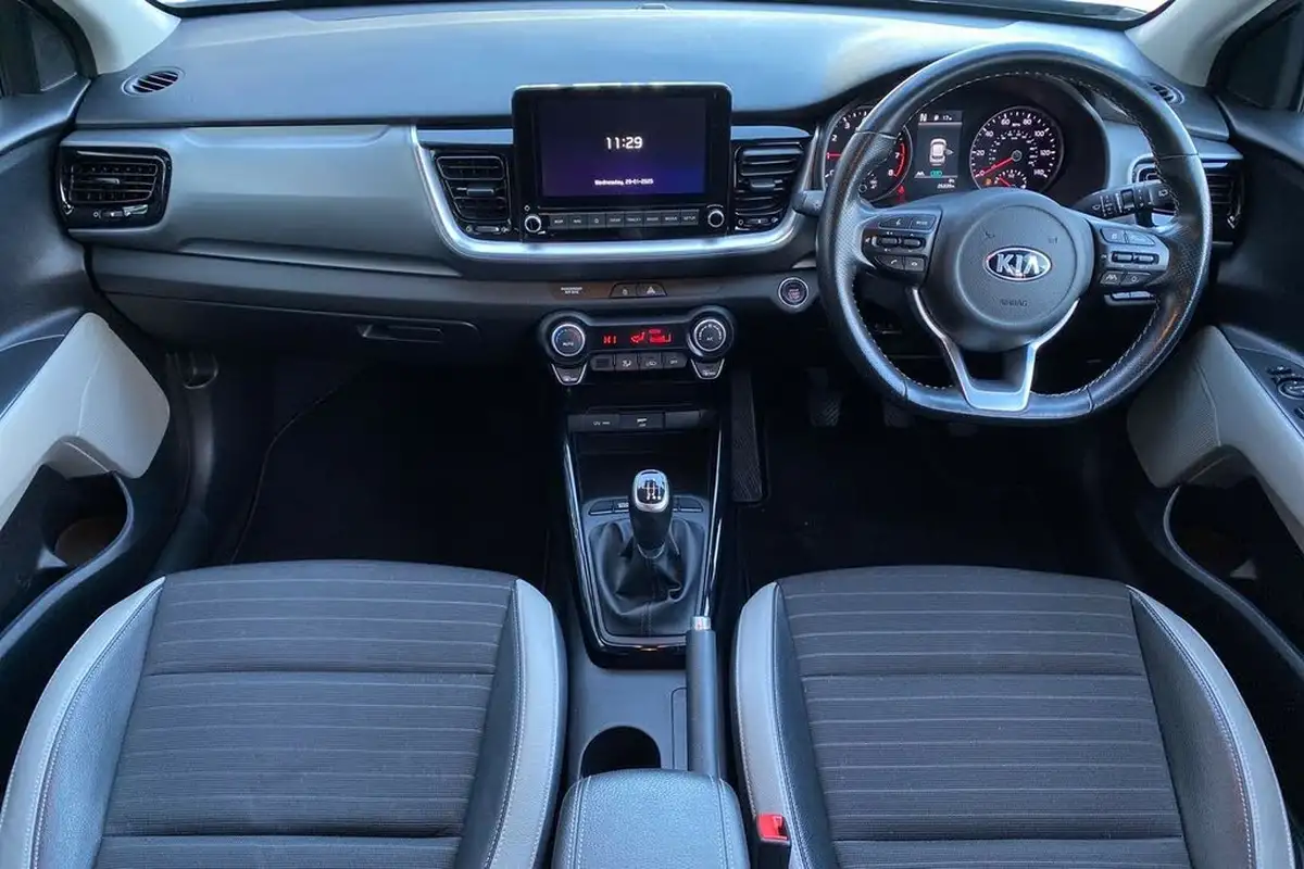2021-kia-stonic-10-t-gdi-connect-big-9