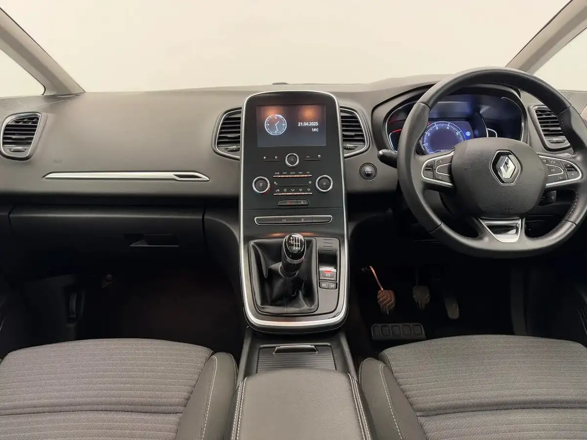 2019-renault-grand-scenic-13-tce-iconic-big-12