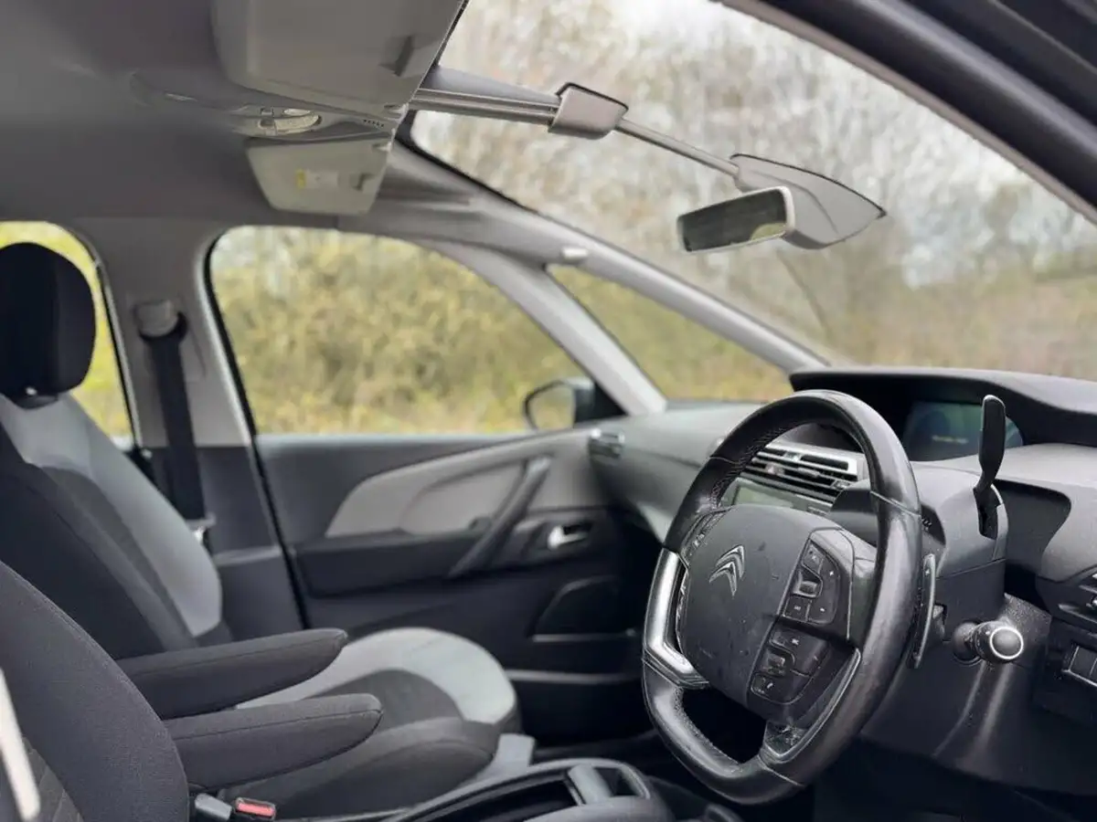 2015-citroen-c4-picasso-16bluehdi-exclusive-eat6-big-10
