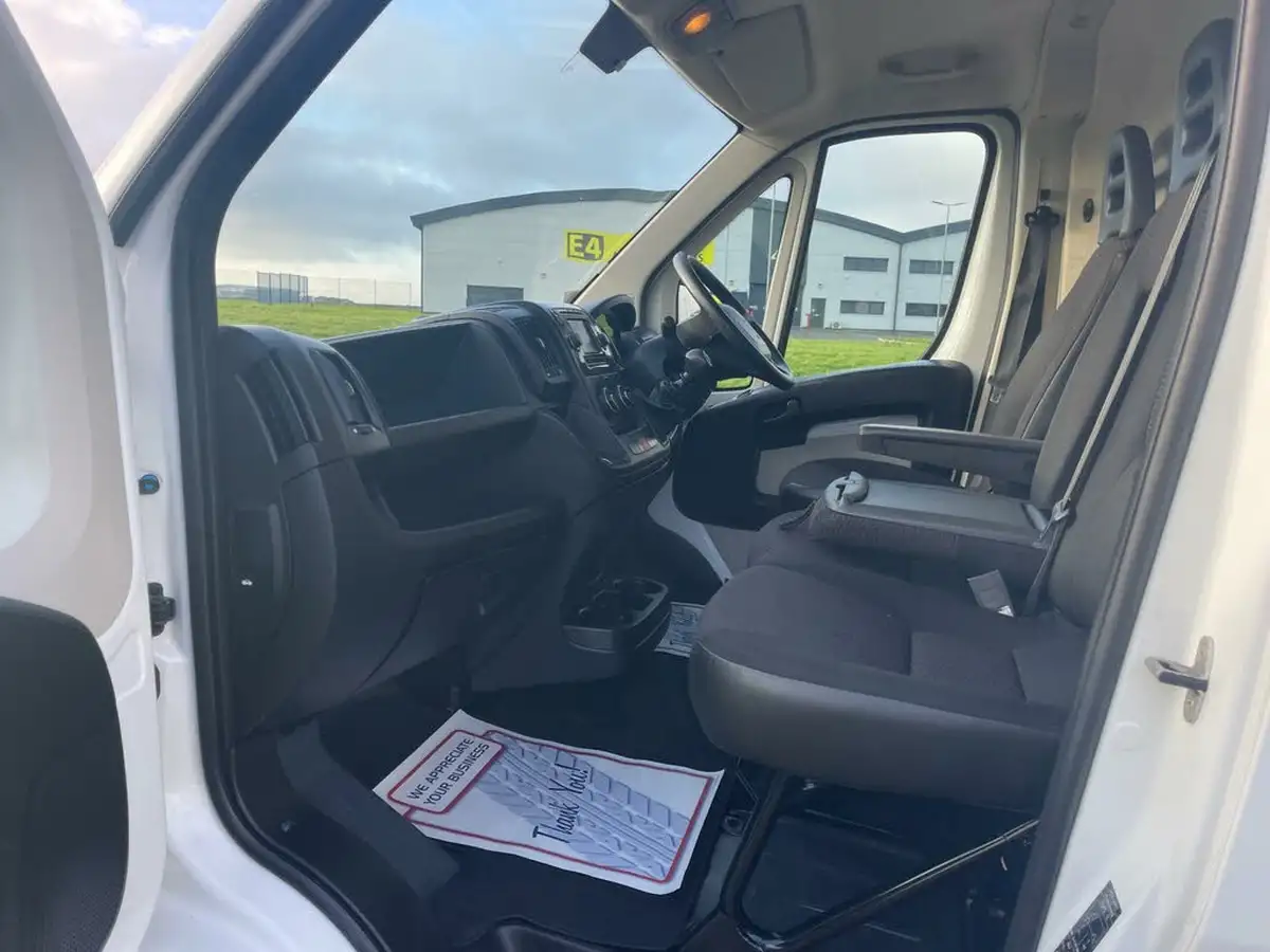 2018-peugeot-boxer-20-bluehdi-professional-335-l3-h2-big-16