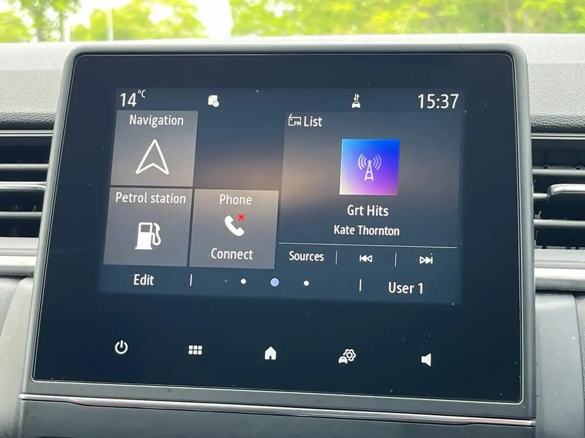 2021-renault-captur-13-tce-iconic-140ps-big-15