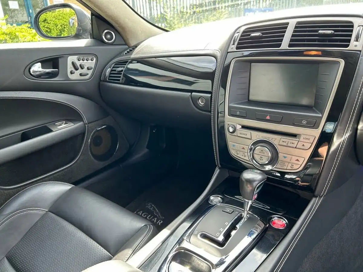 2008-jaguar-xkr-42-coupe-big-23