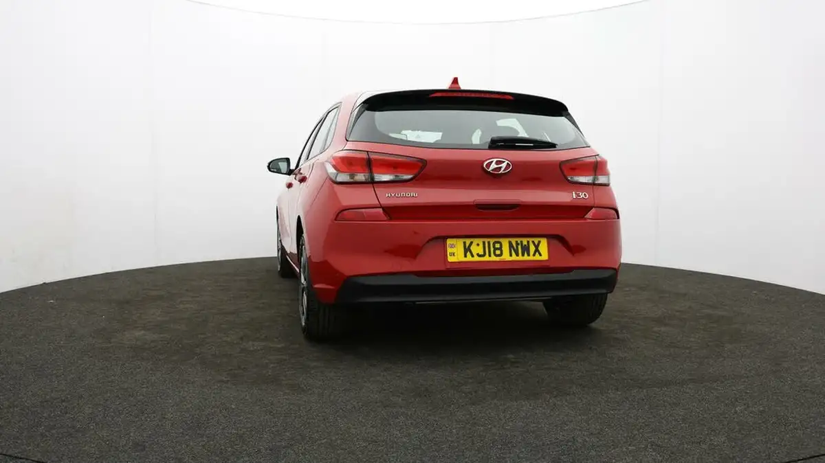 2018-hyundai-i30-16crdi-se-nav-109ps-blue-drive-isg-hatchback-1582cc-dct-big-24