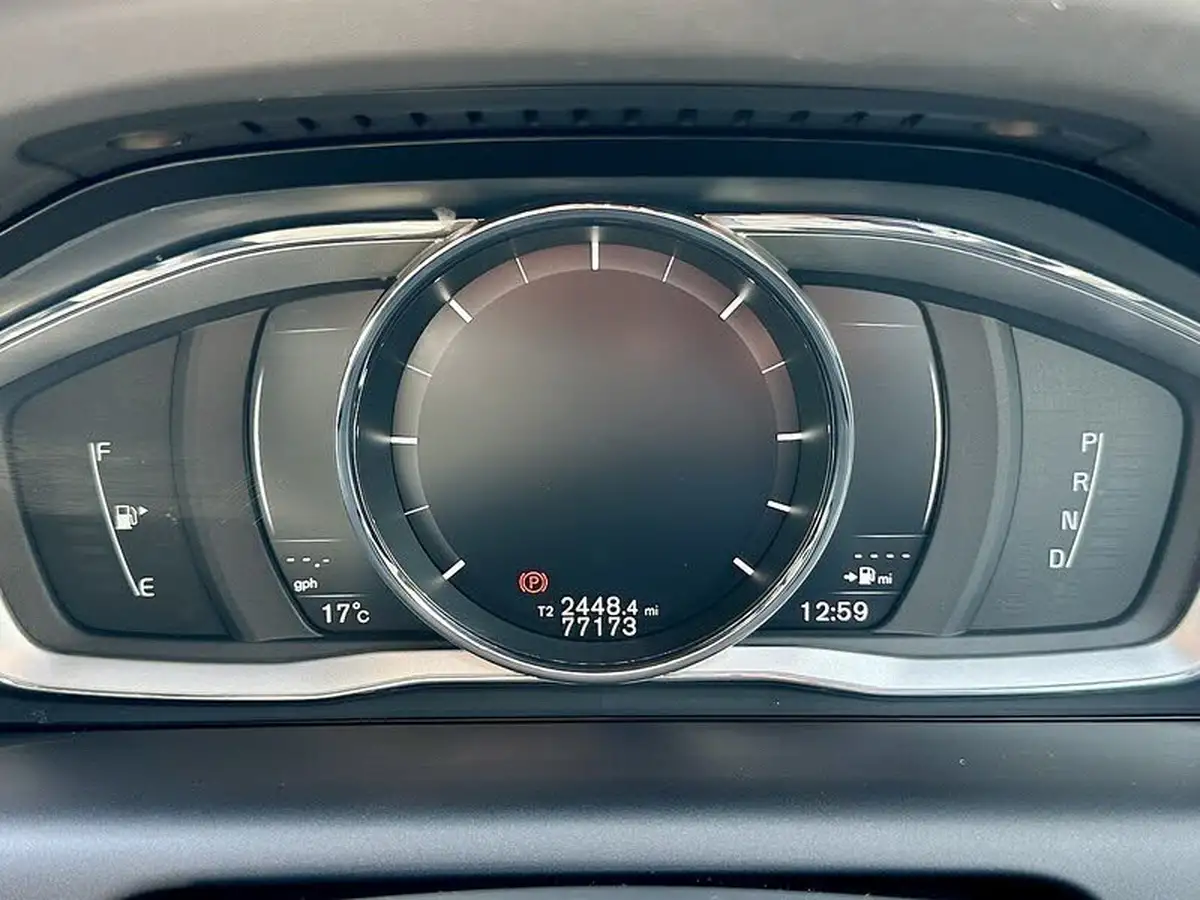 2016-volvo-xc60-20td-d4-r-design-nav-geartronic-big-32