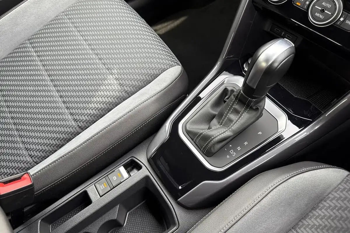 2021-volkswagen-t-roc-15-tsi-r-line-hatchback-5d-dsg-big-22