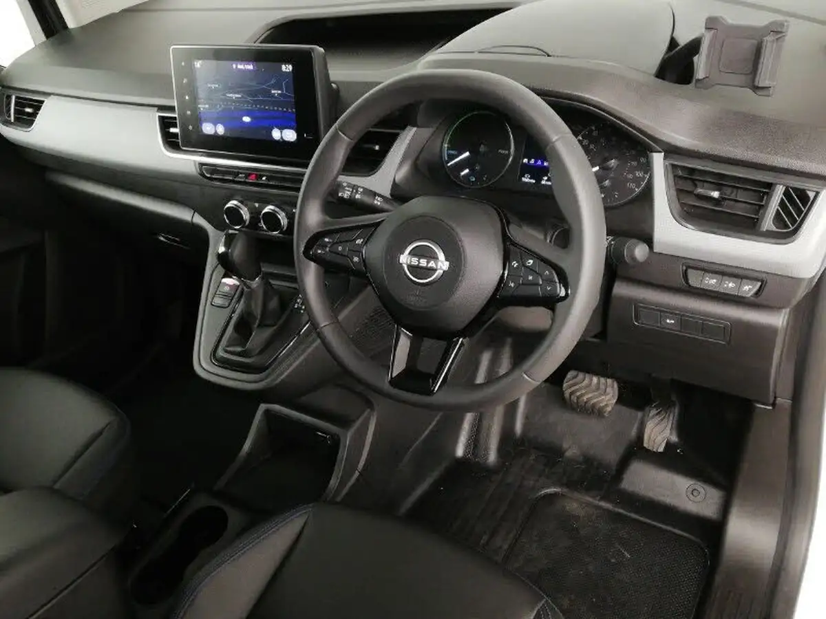 2023-nissan-townstar-e-45kwh-l1-tekna-big-2