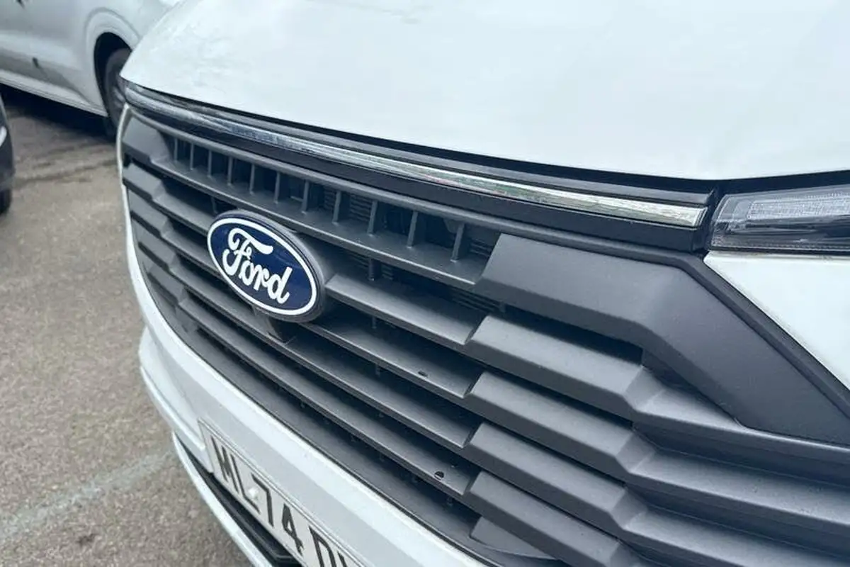 2024-ford-transit-custom-20tdci-280-l1h1-limited-136pseu6e-panel-van-1996cc-big-18
