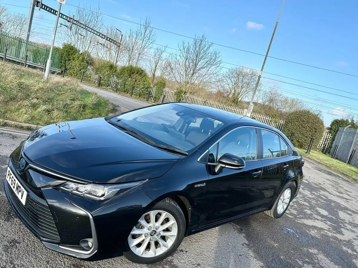 2020-toyota-corolla-18-vvt-i-icon-tech-saloon-4d-big-1
