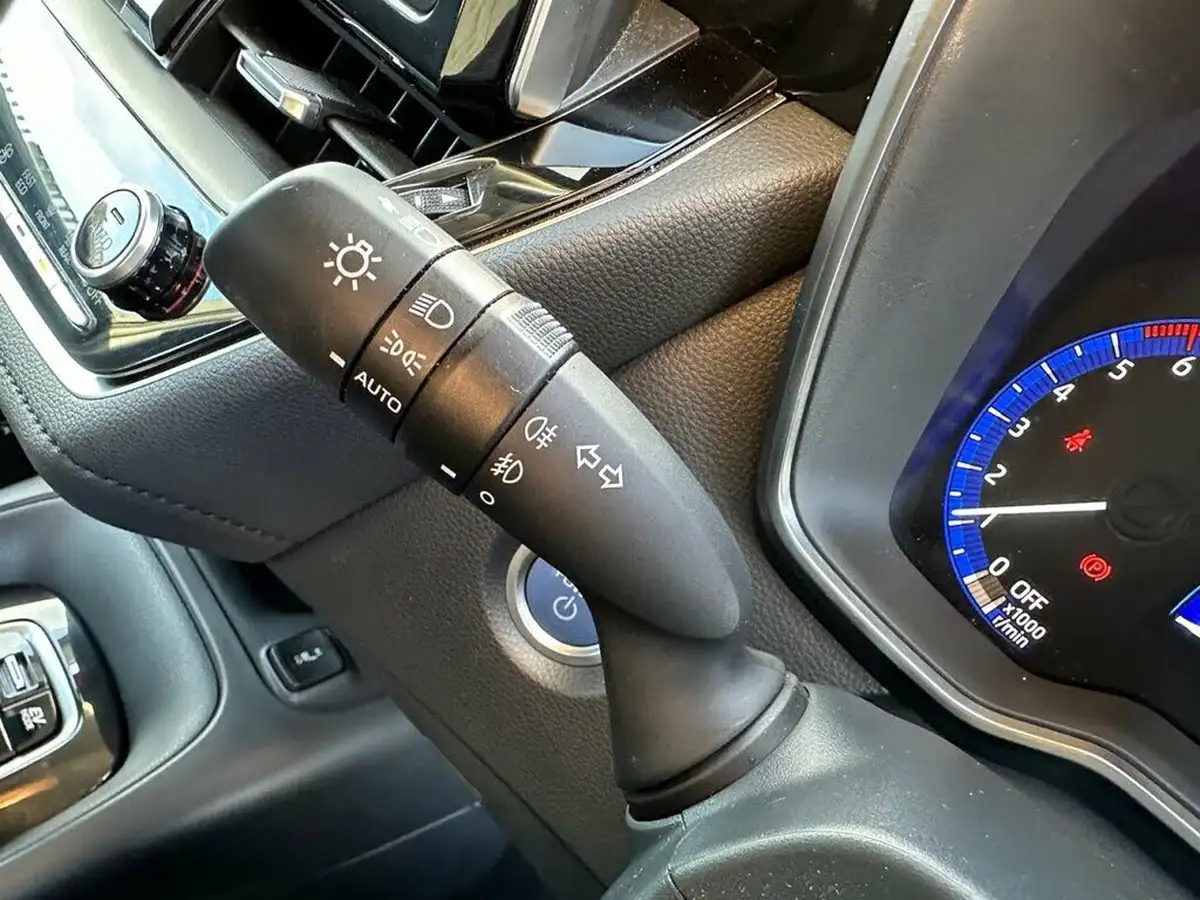 2020-toyota-corolla-18-vvt-i-icon-tech-saloon-4d-big-24