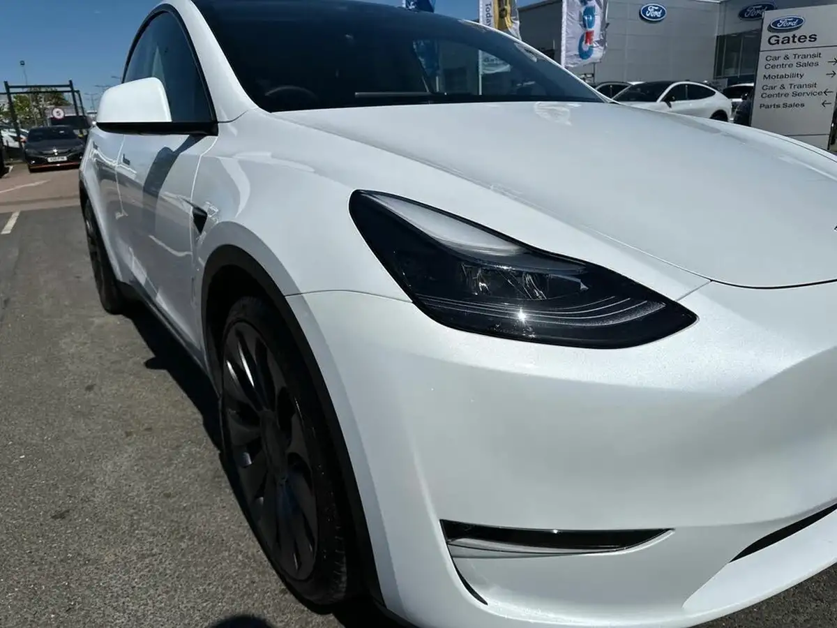 2023-tesla-model-y-e-performance-big-31