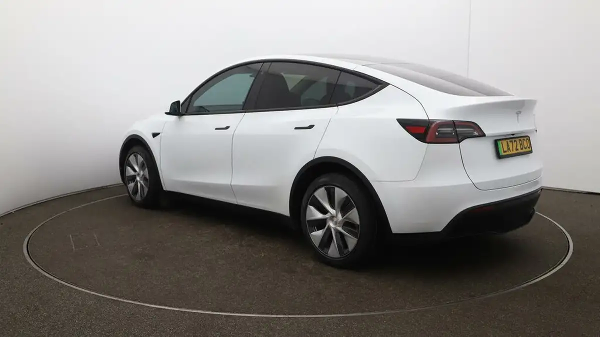 2022-tesla-model-y-e-rwd-big-54