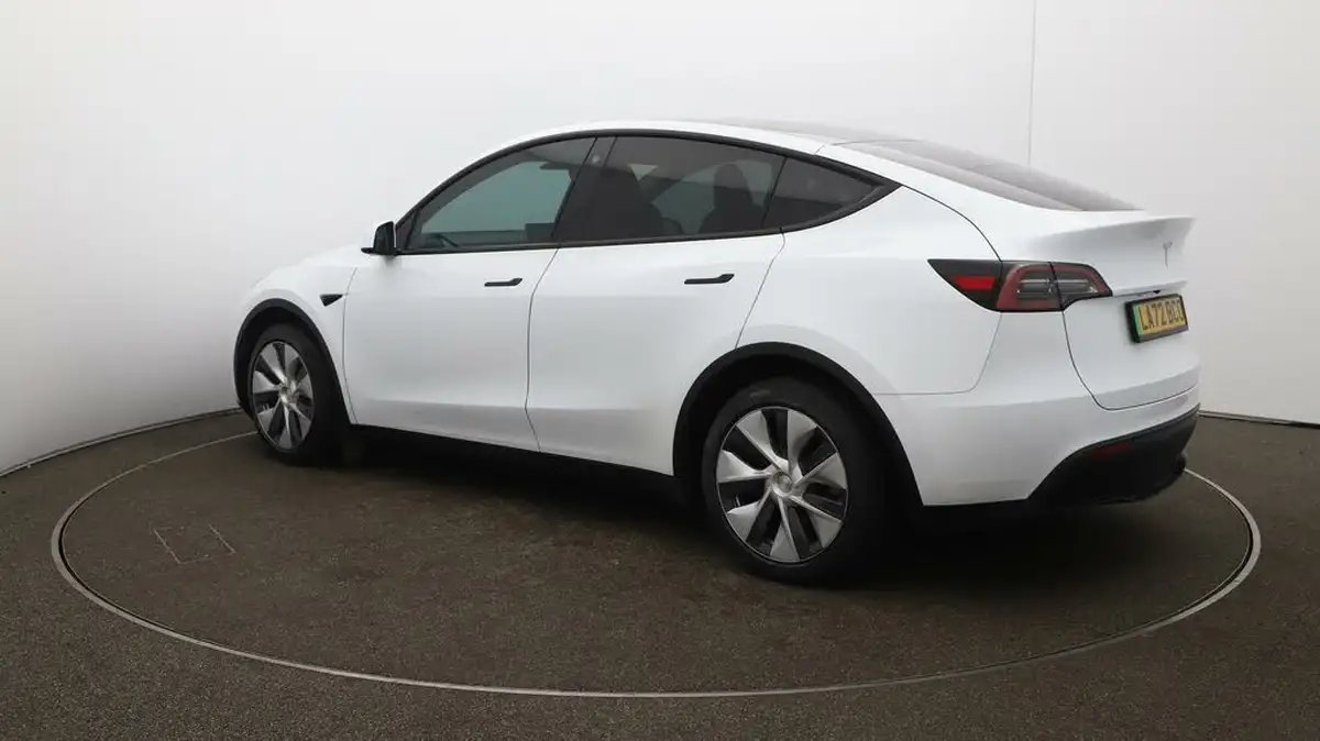 2022-tesla-model-y-e-rwd-big-26