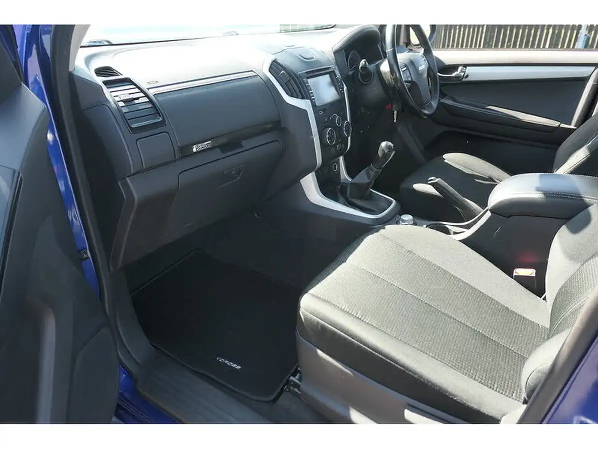 2019-isuzu-d-max-19td-yukon-double-pick-up-big-13
