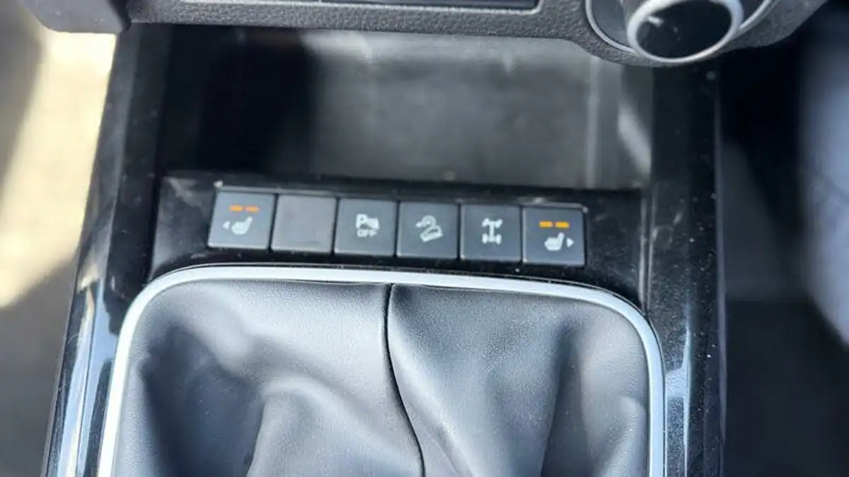 2022-isuzu-d-max-19td-dl40-pick-up-big-20