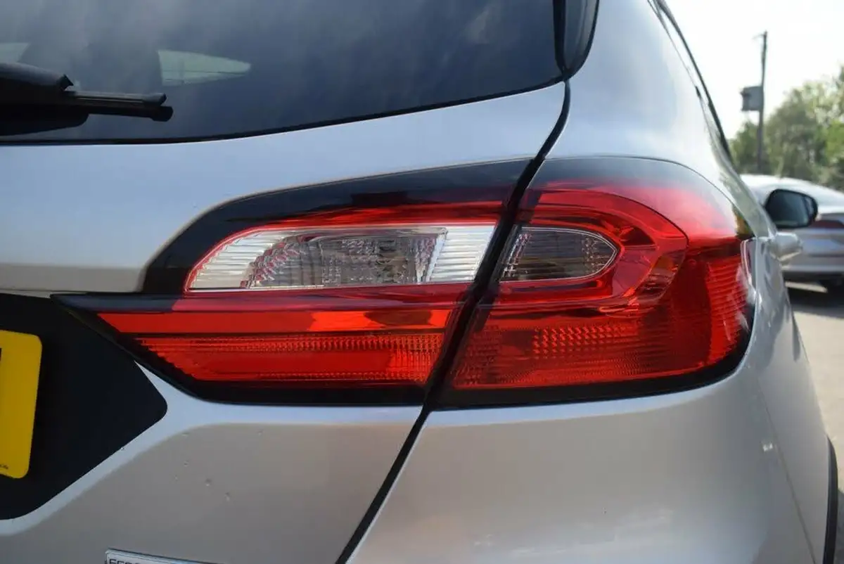 2022-ford-fiesta-10t-active-125ps-hybrid-mhev-powershift-big-13