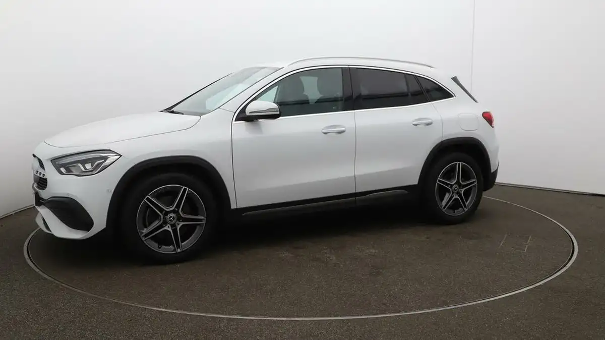 2022-mercedes-benz-gla-class-13-gla-180-amg-line-premium-big-57