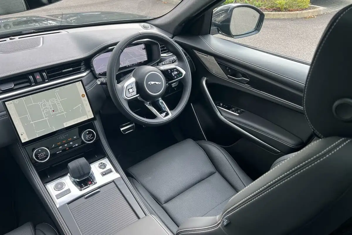2024-jaguar-f-pace-20-d200-r-dynamic-hse-black-big-18