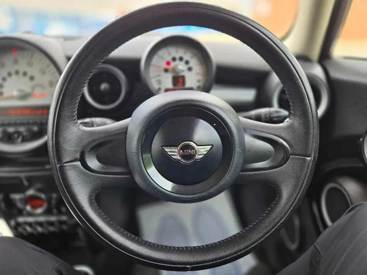 2012-mini-cooper-16-cooper-122bhp-hatchback-3d-big-23
