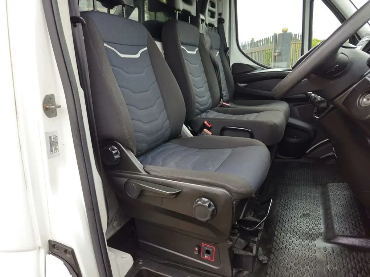 2021-iveco-daily-s-class-23td-35s14h-3000-big-10