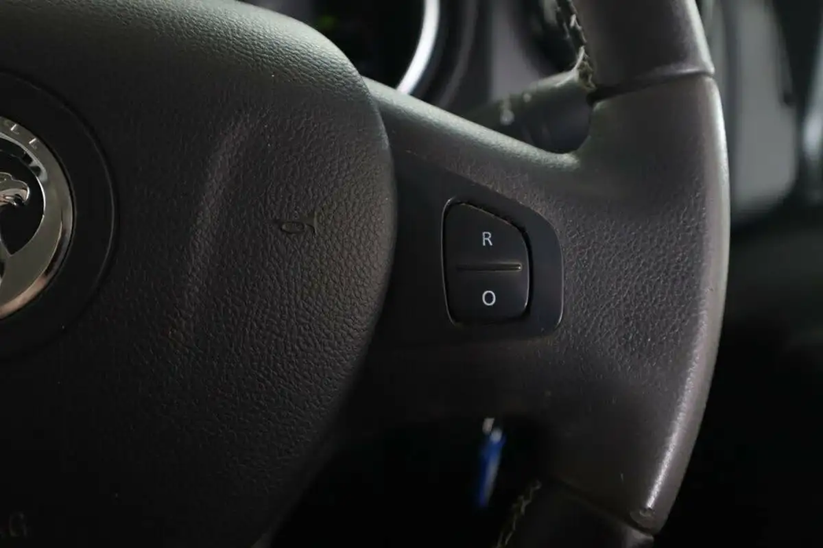 2015-vauxhall-vivaro-16cdti-sportive-2900-l2h1-panel-big-34