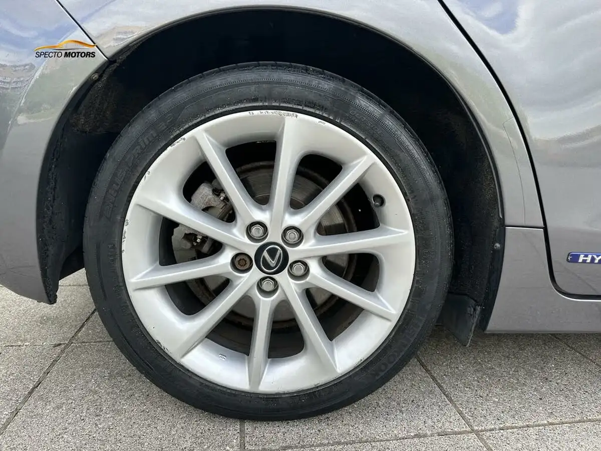 2013-lexus-ct-200h-18-advance-big-72