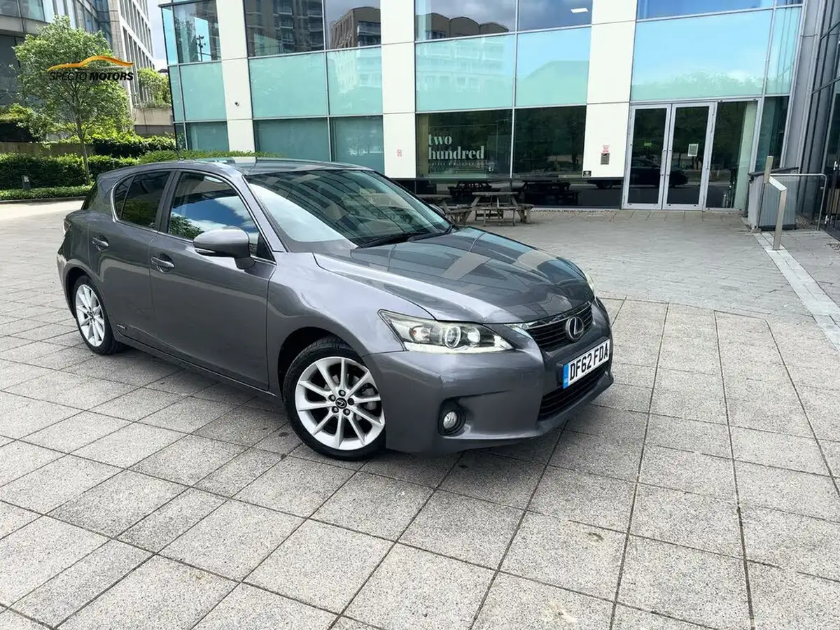 2013-lexus-ct-200h-18-advance-big-0