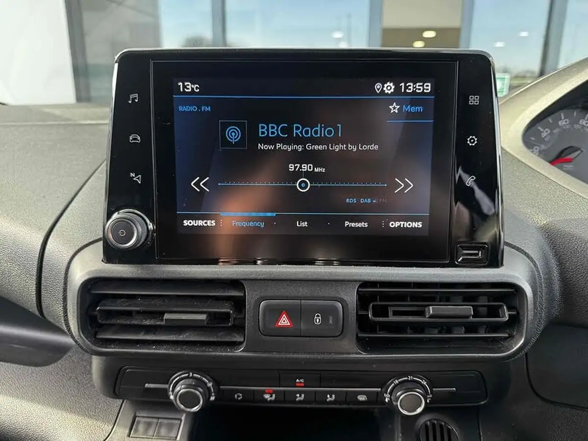 2020-peugeot-partner-15-bluehdi-1000-professional-100ps-eu6dt-panel-big-25