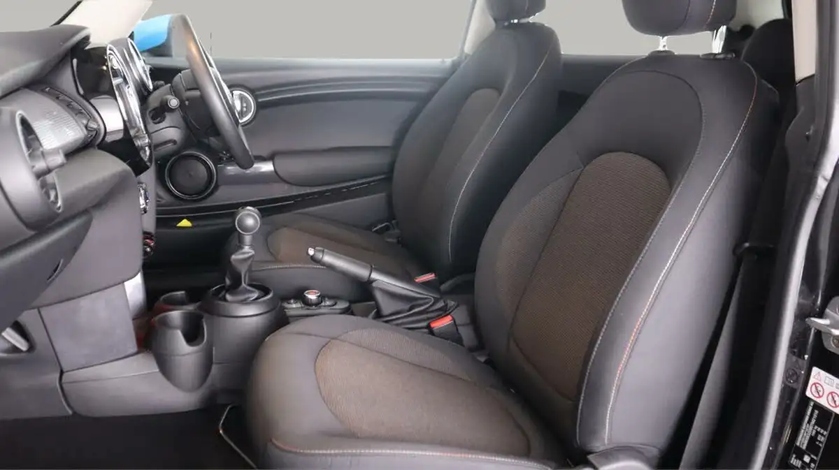 2019-mini-cooper-15-cooper-classic-hatchback-3d-big-13