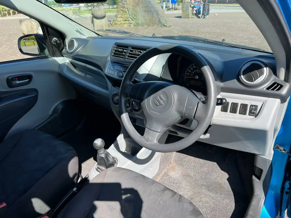 2011-suzuki-alto-10-sz2-big-6