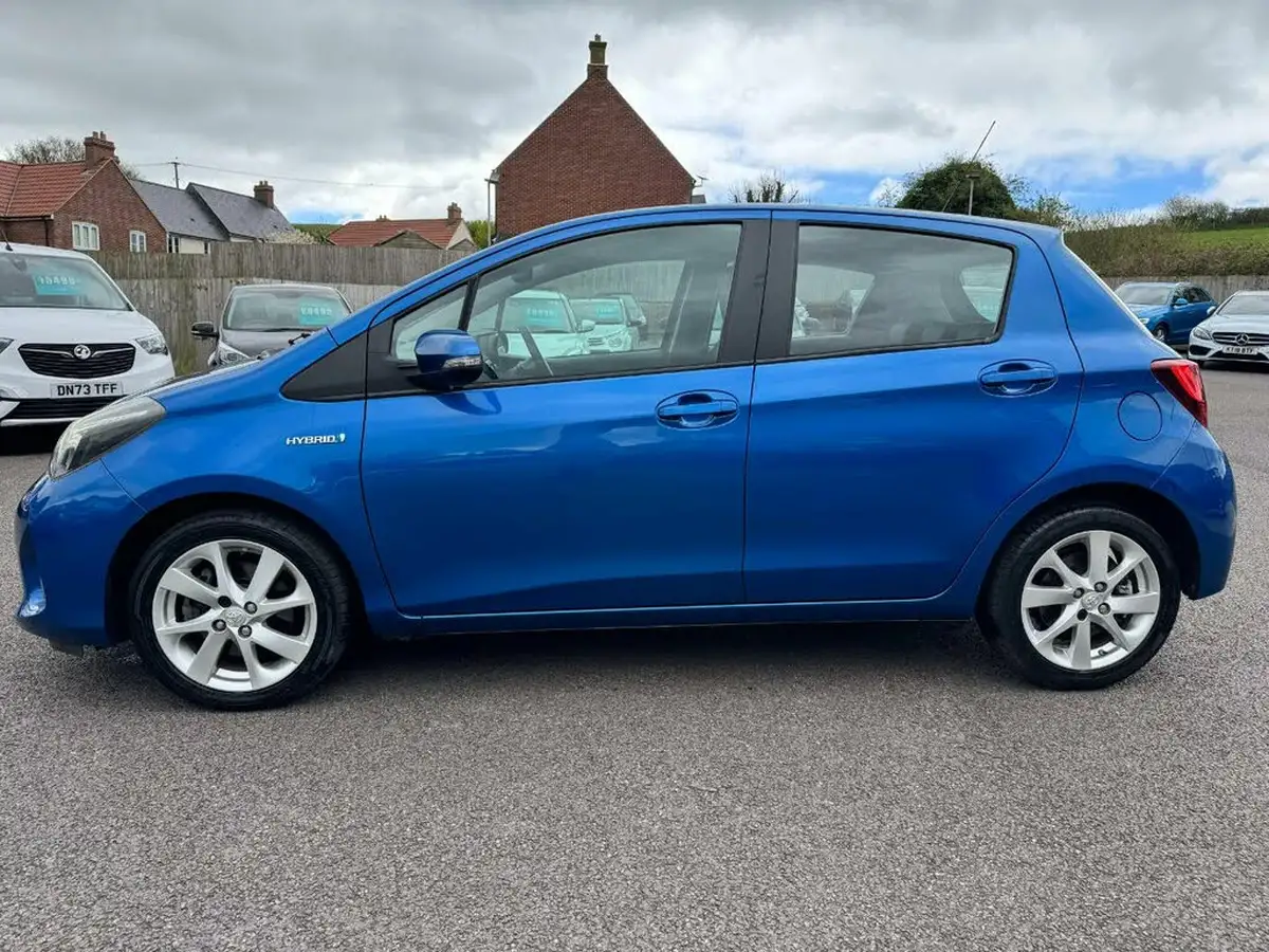 2015-toyota-yaris-15-vvt-i-excel-hybrid-15in-big-6
