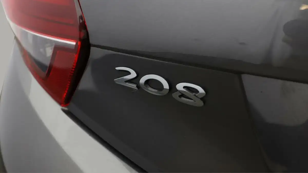 2019-peugeot-208-12-puretech-tech-edition-82bhp-big-20