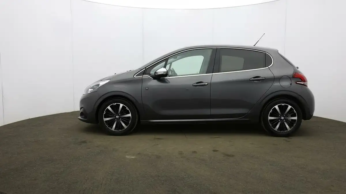 2019-peugeot-208-12-puretech-tech-edition-82bhp-big-61