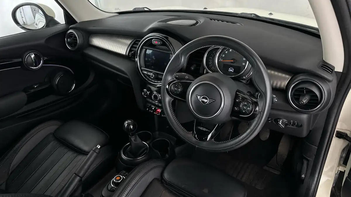 2018-mini-cooper-20-cooper-s-exclusive-ss-hatchback-3d-big-8