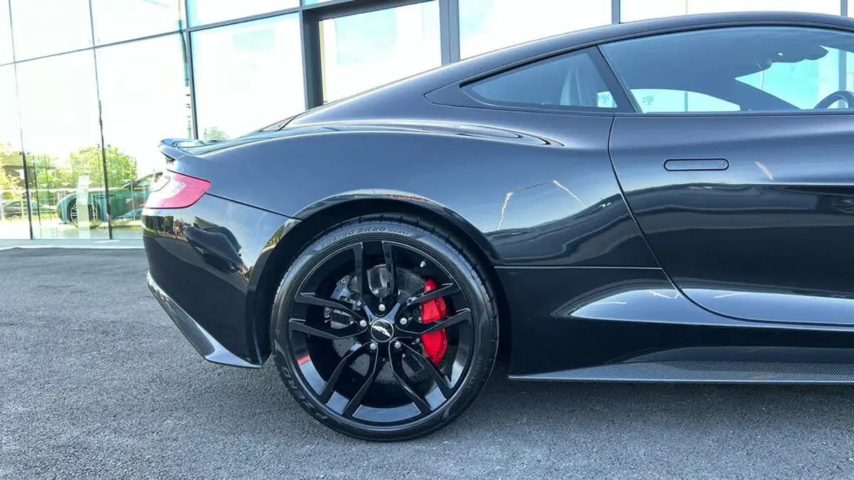 2016-aston-martin-vanquish-59-568bhp-big-19