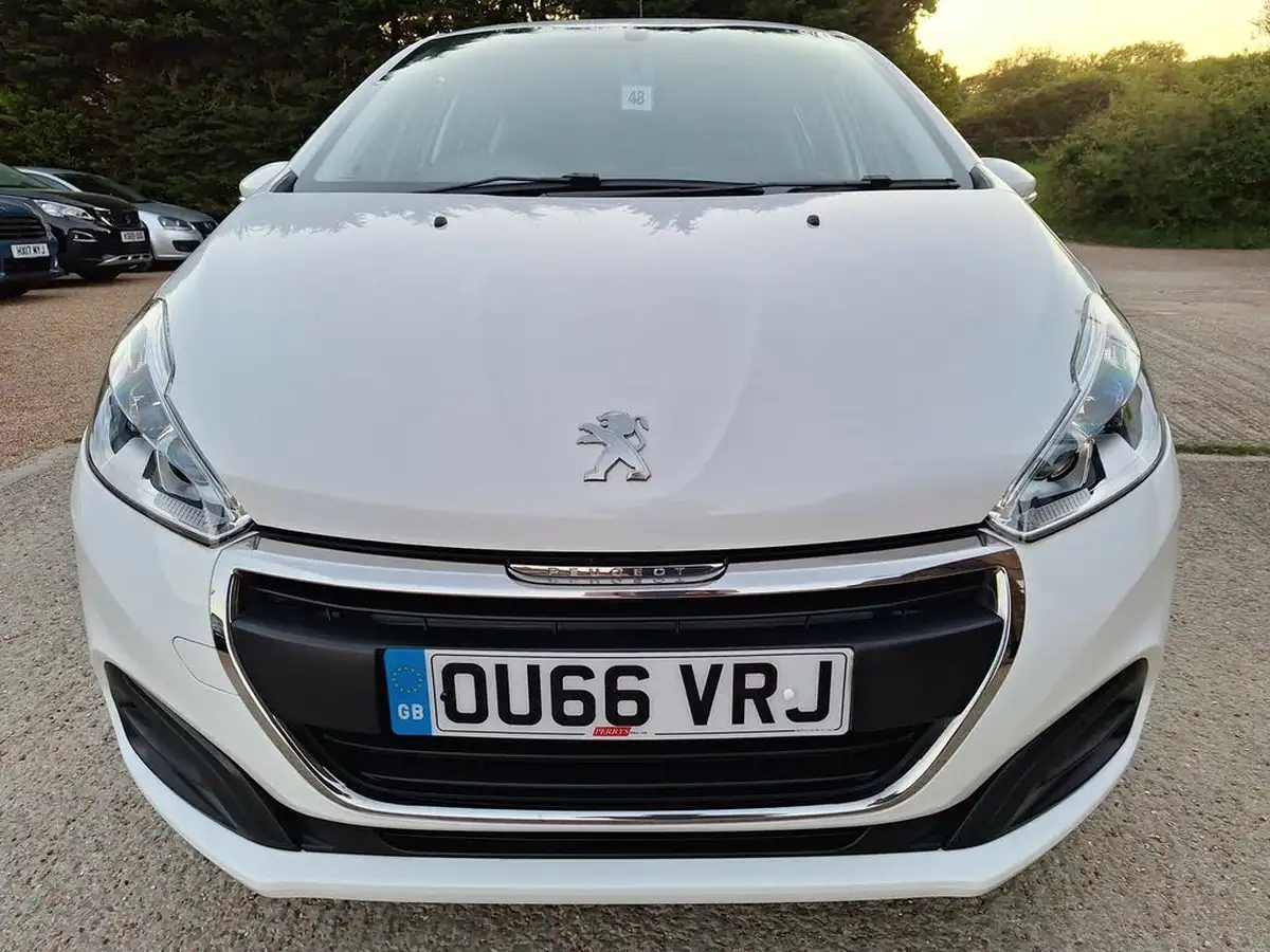2016-peugeot-208-big-1